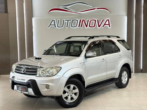 TOYOTA HILUX SW4 3.0 SRV 4X4 7 LUGARES 16V TURBO INTERCOOLER DIESEL 4P AUTOMÁTICO